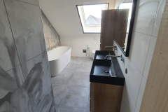 badkamer-zwart-hout-douce